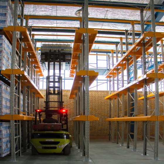 Drive-in pallet racking
